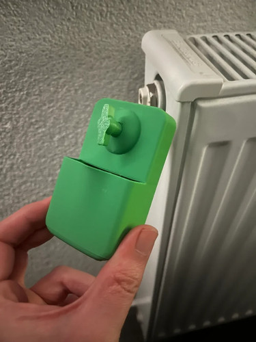 Radiator bleed key with - bleed,